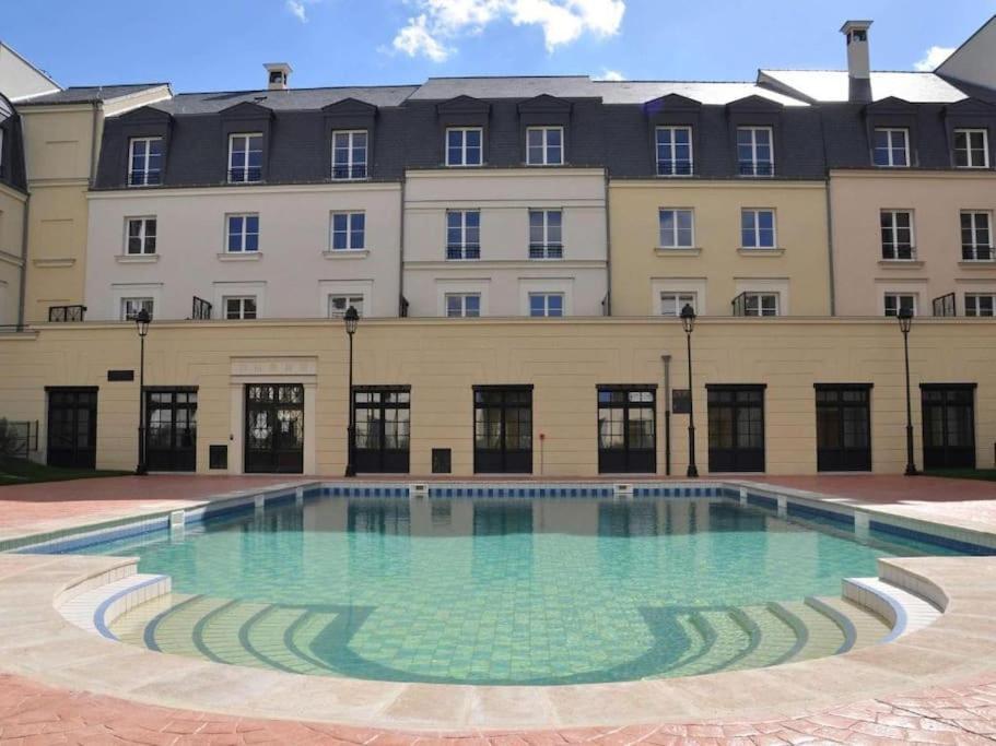 Disneyland Deluxe Flat, Outside Pool, Climatisation, 1 Min To Disney Parks Serris Exterior photo